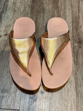 FitFlop Lulu Metallic Thong Sandals Rose Gold & Pink US 10